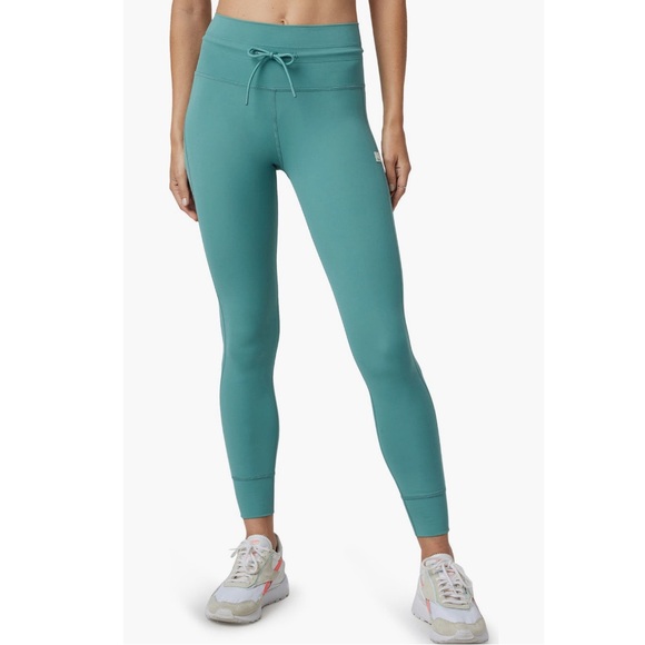 Vuori daily leggings in green - Picture 1 of 3